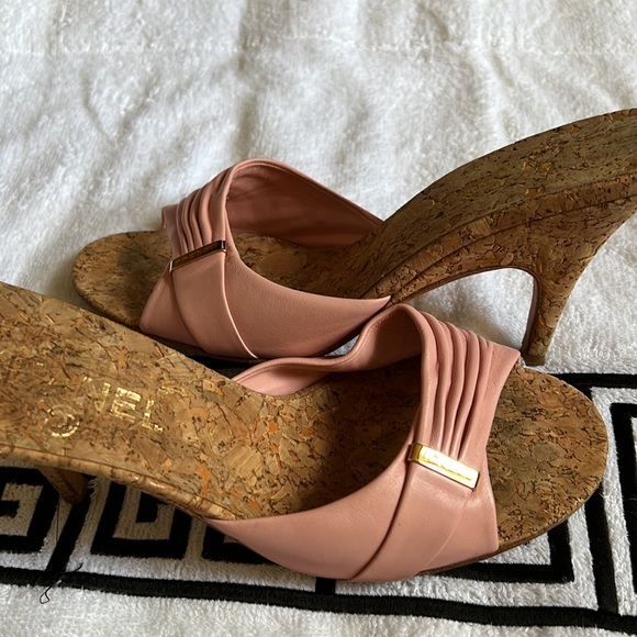 Chanel - Picture 6 of 6